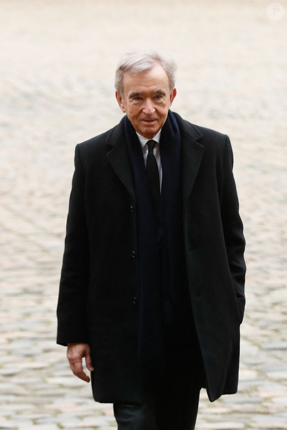 Exclusif - Bernard Arnault - Obsèques de Yvon Gattaz (ancien président du Conseil national du patronat français (CNPF), l’ancêtre du MEDEF) en la Cathédrale Saint-Louis-des-Invalides à Paris le 17 décembre 2024. © Christophe Clovis/Bestimage