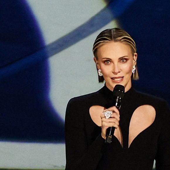 L'actrice Charlize Theron se produit lors d'une cérémonie d'ouverture des Jeux Olympiques d'hiver 2026 au stade San Siro. 

©Peter Kovalev/TASS