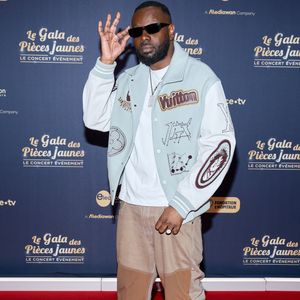 Gims au photocall du "Gala des pièces jaunes, le concert événement" à La Défense Arena à Nanterre le 23 janvier 2025. 

© Jacovides / Moreau / Bestimage