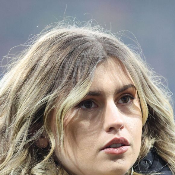 Marine (Star Academy) chante "Les Corons" en hommage à Pierre Bachelet, pour le 20ème anniversaire de sa mort, lors du match de Ligue 1 McDonald's "Lens - Strasbourg (0-2)" au stade Bollaert-Delelis. Laurent Sanson/PsnewZ/Bestimage