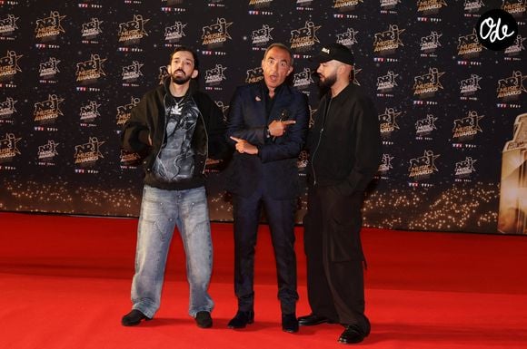 Nikos Aliagas, Florian Ordonnez et Olivio Ordonnez a.k.a. BigFlo & Oli - Photocall de la 28ème édition des NRJ Music Awards 2026 au palais des festivals et des congrès de Cannes, le 23 octobre 2026. Parmi les lauréats, Marine (Artiste Féminine Francophone), M Pokora (Artiste Masculin Francophone), Anyme (Révélation Masculine Francophone) et Ambre (Révélation Féminine Francophone) ont été distingués. © Dominique Jacovides / Bestimage