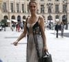 Désormais, l'heureuse maman de trois enfants ne plus se produire autant qu'elle le voudrait ! Cette terrible maladie a également affecté ses cordes vocales...
Exclusif - Céline Dion quitte l'hôtel Royal Monceau et se rend dans les salons de la boutique "Schiaparelli" sur la place Vendôme à Paris le 1er aout 2017 (Agence / Bestimage).