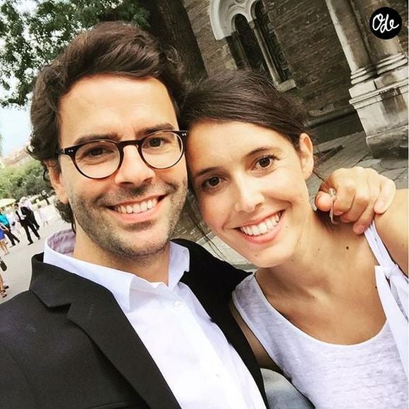 Rêvant d'une ambiance "campagne anglaise" sans pour autant faire exploser le budget, l'animatrice a déniché des pépites chez le cuisiniste Howdens. 

Carole Tolila et son amoureux Thomas Isle. Photo postée sur le Twitter la chroniqueuse.
