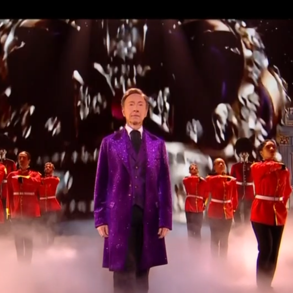 Juste avant de fouler le parquet de l'émission

"Il m'a redonné confiance en l'amour" : Stéphane Bern, apparition surprise de son compagnon Yori Bailleres dans Danse avec les stars - capture d'écran TF1