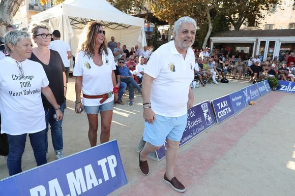 Il suffit d'une routine de cinq exercices simples réalisables sur un tapis.

Enrico Macias, Evelyne Thomas, Catherine Salvador - Challenge Henri Salvador 2018 en hommage à Charley Maraouni, à Ile Rousse, Corse, France, le 14 Septembre 2018. 
Olivier Sanchez / Bestimage - Crystal Pictures
