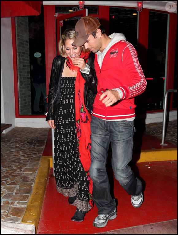 Enrique Iglesias et Anna Kournikova à Miami au restaurant
©KADENA PRESS / BESTIMAGE
