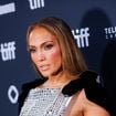 Jennifer Lopez, 56 ans, partage son astuce pour avoir un ventre plat "sans forcer"