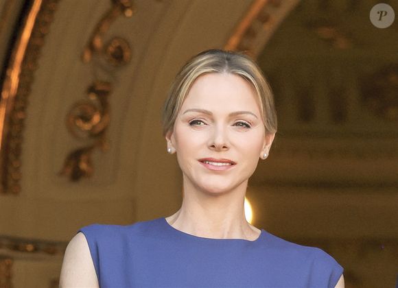 La princesse Charlène de Monaco et le prince Albert II de Monaco au balcon du palais princier lors de la procession de la Fête Dieu sur la place du Palais à Monaco le 19 juin 2025. © Claudia Albuquerque/Bestimage