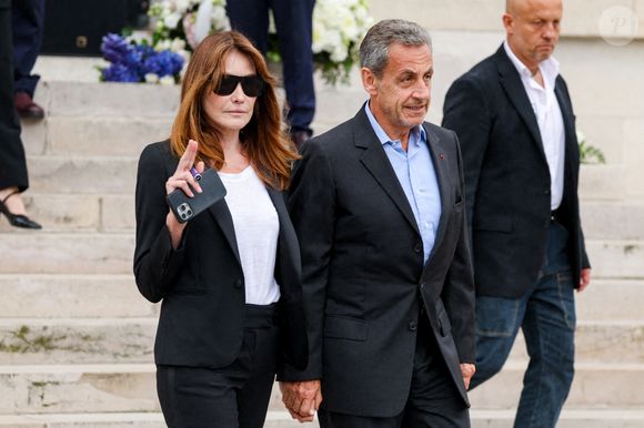 Nicolas Sarkozy et sa femme Carla Bruni - Sortie des obsèques de l'auteure-compositrice-interprète et actrice française Françoise Hardy au crématorium du cimetière du Père-Lachaise à Paris, France, le 20 juin 2024. © Jacovides-Moreau/Bestimage