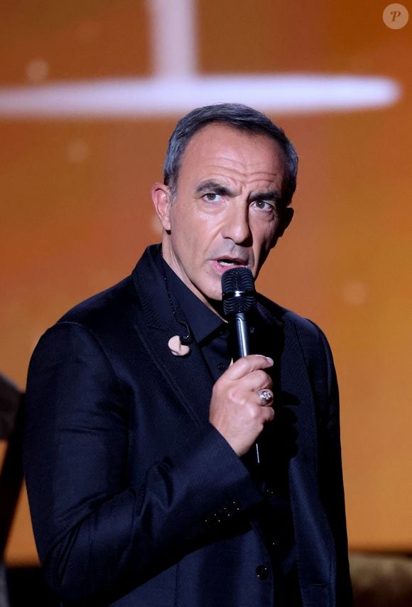 Nikos Aliagas lors de l'enregistrement de l'émission "La chanson secrète N°14", présentée par Nikos Aliagas et diffusée le 26 décembre sur TF1, à Paris le 9 décembre 2025. © Jacovides-Moreau/Bestimage