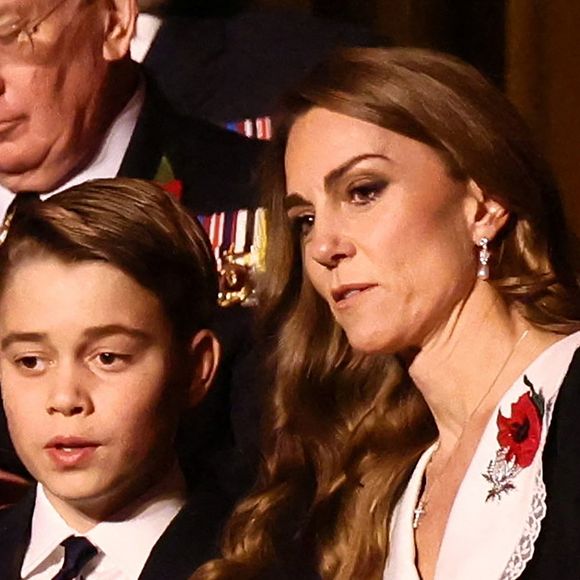 Le prince et la princesse de Galles hésitent entre deux établissements renommés.

Catherine (Kate) Middleton, princesse de Galles, Le prince George de Galles - La famille royale britannique assiste au Festival du Souvenir de la Royal British Legion, en l'honneur des militaires, au Royal Albert Hall à Londres, le 8 novembre 2025. Julien Burton / Bestimage