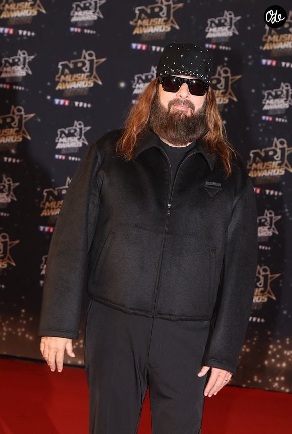 Sebastien Tellier - Photocall de la 28ème édition des NRJ Music Awards 2026 au palais des festivals et des congrès de Cannes, le 23 octobre 2026. Parmi les lauréats, Marine (Artiste Féminine Francophone), M Pokora (Artiste Masculin Francophone), Anyme (Révélation Masculine Francophone) et Ambre (Révélation Féminine Francophone) ont été distingués. © Dominique Jacovides / Bestimage