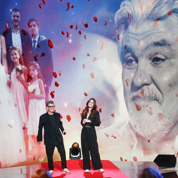 Marc Lavoine, Vanessa Douillet (femme de David Douillet) - Surprises - Enregistrement de l'émission "La Boîte à secrets", au Studio du Lendit, présentée par F.Bollaert et diffusée le 17 janvier sur France 3. Le 17 décembre 2024 © Christophe Clovis / Bestimage