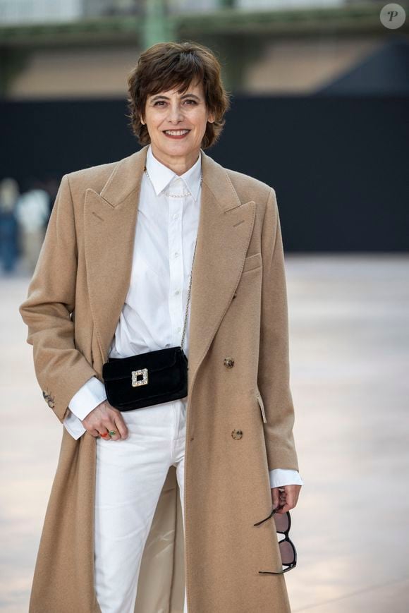 Ines de le Fressange au photocall du défilé Chanel Mode Féminine Prêt-À-Porter Automne/Hiver 2025-2026 lors de la Fashion Week de Paris (PFW) au Grand Palais, à Paris, France, le 11 mars 2025. © Olivier Borde/Bestimage