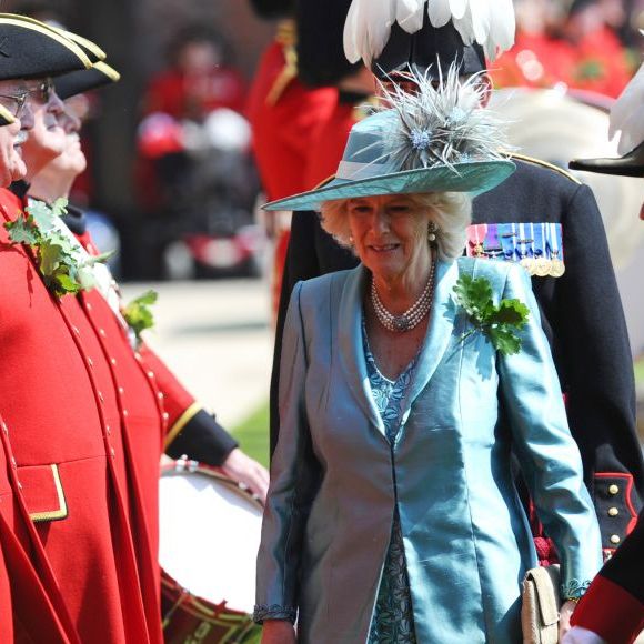 Harry a révélé regretter ne pouvoir revenir au Royaume-Uni avec sa femme et ses deux enfants. 

Charles d'Angleterre et Camilla passe en revue les troupes du regiment Mercian, lors de la présentation de chaque unité des quatre bataillons et de leurs nouvelles couleurs, au stade de Worcester. Le 6 juin 2013 @Abaca