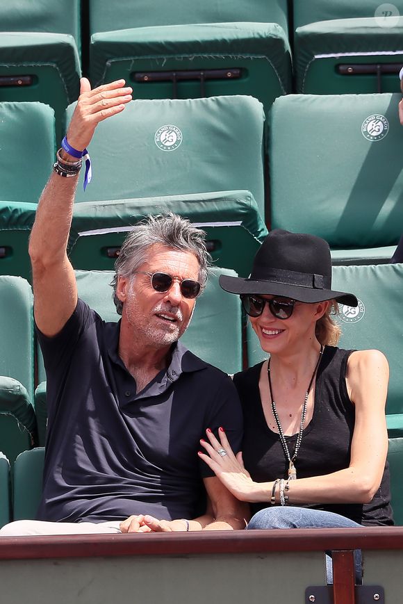 Hélène de Fougerolles et son compagnon Marc Simoncini - People dans les tribunes des Internationaux de France de Tennis de Roland Garros à Paris. Le 8 juin 2018
Photo Cyril Moreau / Bestimage