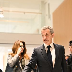 Nicolas Sarkozy et sa femme Carla Bruni - Dernier jour du procès du financement libyen de Sarkozy: ses avocats de l’ancien président vont plaider la relaxe, au tribunal de Paris, France, le 8 avril 2025. © Pierre Perusseau/Bestimage