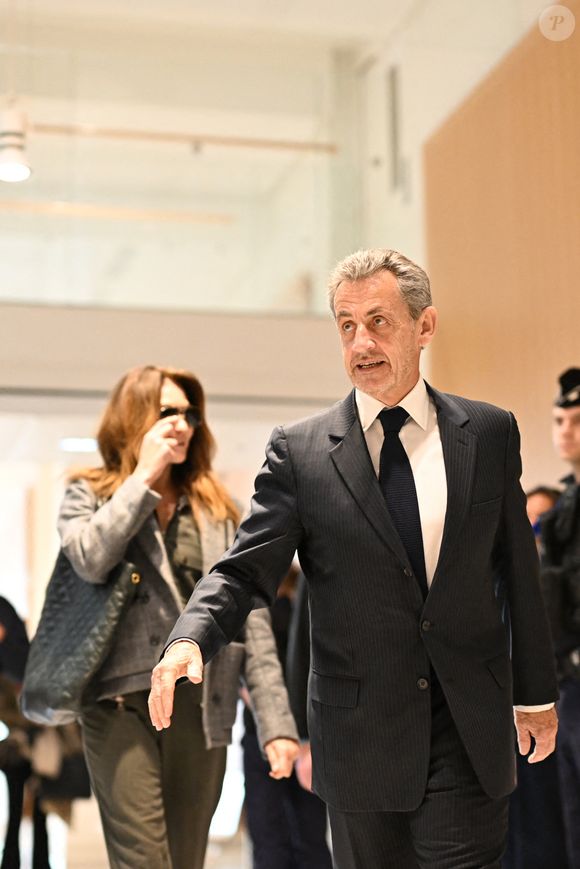 Nicolas Sarkozy et sa femme Carla Bruni - Dernier jour du procès du financement libyen de Sarkozy: ses avocats de l’ancien président vont plaider la relaxe, au tribunal de Paris, France, le 8 avril 2025. © Pierre Perusseau/Bestimage