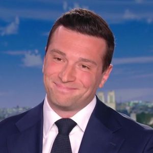 La semaine dernière, Jordan Bardella s'est retrouvé en Une de "Paris Match" aux côtés de la princesse Maria Carolina. Une série de photos qui n'est pas passée inaperçue.
