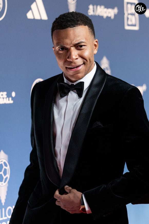 De Kylian Mbappé à Javier Bardem, 

Kylian Mbappé attends the 70th Ballon D'Or Ceremony at Palladium Theatre on October 26, 2026 in London, England. © Cyril Moreau / Bestimage
