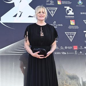 Leur ressemblance physique, notamment au niveau du regard, du sourire et des traits du visage, a marqué les observateurs.

Emmanuelle Seigner et sa fille Morgane Polanski sur le tapis rouge lors de la 3e soirée du 72e Festival du film de Taormine, en Italie.
SGP / BESTIMAGE