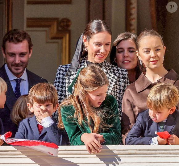 Pierre Casiraghi, Stefano Ercole Carlo Casiraghi, Francesco Carlo Albert Casiraghi, Balthazar Casiraghi-Rassam, Tatiana Santo Domingoi, India Casiraghi, La princesse Alexandra de Hanovre, Charlotte Casiraghi et Maximilian Casiraghi - La famille princière de Monaco au balcon du palais, à l'occasion de la Fête Nationale de Monaco, le 19 novembre 2024. © Jacovides-Bebert/Bestimage