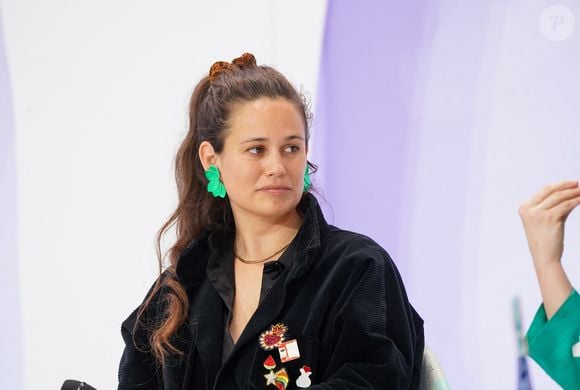 Elle reconnaît que cette séparation familiale est parfois difficile à vivre.

Lucie Lucas au sommet changeNow 2026 au Grand Palais à Paris le 31 mars 2026. © Anne-Sophie Guebey / Bestimage