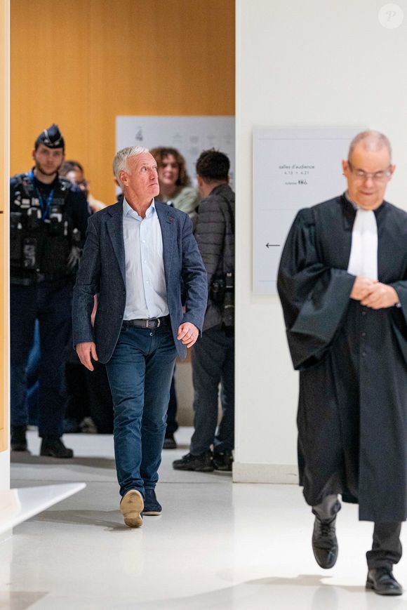 Didier Deschamps - Sorties du tribunal correctionnel de Paris en marge du procès en diffamation entre Didier Deschamps et Daniel Riolo. Le procès en diffamation opposant Didier Deschamps à Daniel Riolo s’est ouvert le 20 novembre 2025 devant la XVIIe chambre du tribunal correctionnel de Paris : Didier Deschamps reproche à Daniel Riolo d’avoir qualifié de « menteur » à propos de la blessure de Karim Benzema lors de la coupe du monde de football en 2022. France, le 20 novembre 2025. © Pierre Perusseau/Bestimage