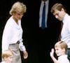 Harry marche sur les traces de sa mère, la princesse Diana, engagée dans la même cause.
La princesse de Galles, entourée de ses fils, le prince Harry (à gauche), le prince William et le duc d'York. Photo : PA Photos/ABACAPRESS.COM