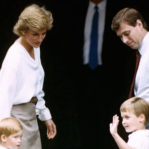 Harry marche sur les traces de sa mère, la princesse Diana, engagée dans la même cause.

La princesse de Galles, entourée de ses fils, le prince Harry (à gauche), le prince William et le duc d'York. Photo : PA Photos/ABACAPRESS.COM