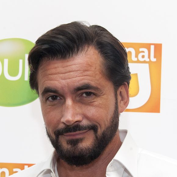 Olivier Minne au photocall de la rentrée TV des chaînes Canal J, Gulli et Tiji, au restaurant "La Gare" à Paris, le 30 juin 2016.
© Pierre Perusseau/Bestimage