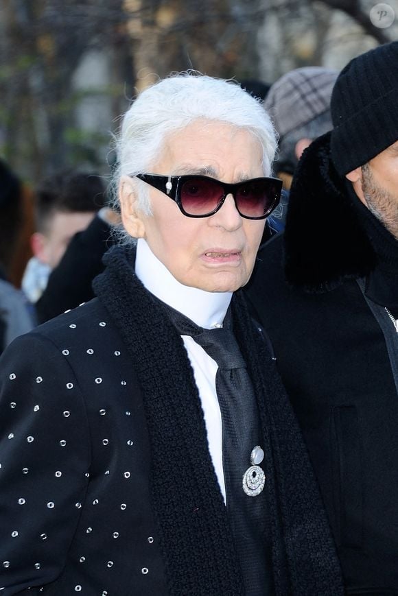 Peu fonctionnel, l’appartement accueille journalistes, artistes et amis, nourrissant sa légende. 

Karl Lagerfeld assistant au défilé Dior Homme Menswear Automne/Hiver 2017-2018 dans le cadre de la semaine de la mode à Paris, France, le 21 janvier 2017. © Aurore Marechal/ABACAPRESS.COM