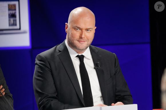 Et pour lui succéder sur France Inter, le choix se porterait sur Philippe Corbé.

Philippe Corbé - Conférence de presse de rentrée de BFMTV saison 2021/2022 à l'Altice Campus à Paris, France, le 25 août 2021. © Christophe Clovis/Bestimage