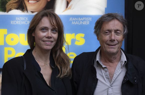 Aussi, elle "a été comédienne, mannequin, et a travaillé à l'Opéra"

Antoine de Maximy et sa compagne Magali Benet lors de la première du film "Toujours possible" au cinéma Le Balzac à Paris.

© Benjamin Babiz / Bestimage