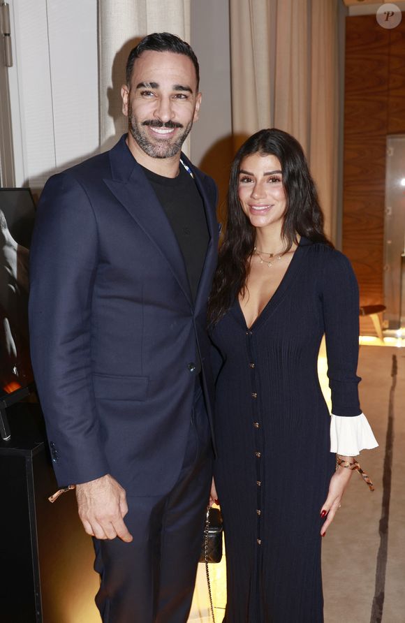 Adil Rami a provisoirement quitté Paris et sa compagne Louana Franco pour retrouver son Sud adoré.

Adil Rami, Louana Franco - Vernissage de l'exposition photos et du livre "La Boxe fait son cinéma" à l’hôtel Brach à Paris. © Christophe Aubert via Bestimage