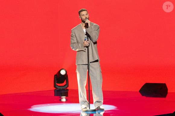 Exclusif - Matt Pokora pour les surprises lors de l'enregistrement de l'émission "La Boîte à secrets", présentée par Faustine Bollaert et diffusée le 17 octobre sur France 3, dans les studios du Lendit à Saint-Denis, France, le 23 septembre 2025. © Cyril Moreau/Bestimage