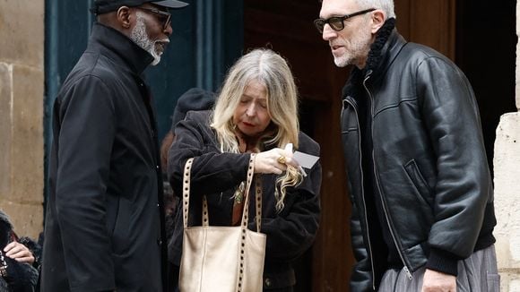 Quelques jours après l'ultime voyage de Tchéky Karyo, Vincent Cassel, Thierry Neuvic, Nicole Calfan et d'autres présents pour saluer la mémoire du comédien