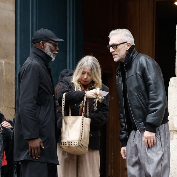 Vincent Cassel et Ériq Ebouaney faisaient partie des premières personnalités présentes à l’église Saint-Roch, où ils ont rendu un hommage ému à Tchéky Karyo.

Eriq Ebouaney, guest, Vincent Cassel - Personnalités à la cérémonie en hommage à Tchéky Karyo en l'église Saint Roch à Paris.