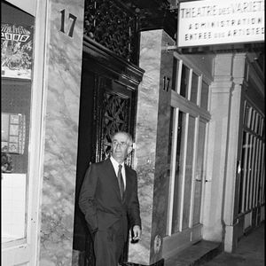 Archives - Louis de Funès à la première de la pièce de théâtre "L'autre valse" au théâtre des Variétés.
