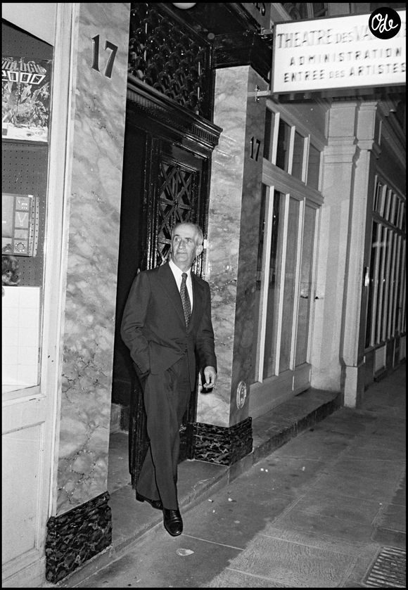 Archives - Louis de Funès à la première de la pièce de théâtre "L'autre valse" au théâtre des Variétés.