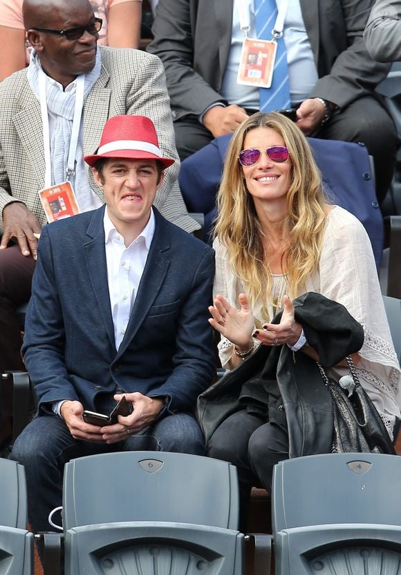 Côté vie privée, Sophie Thalmann a épousé le jockey professionnel belge Christophe Soumillon en 2006

Sophie Thalmann et son mari Christophe Soumillon - People dans les tribunes des Internationaux de France de tennis de Roland Garros à Paris. Le 1er juin 2015.
Crédit : DOMINIQUE JACOVIDES / BESTIMAGE
