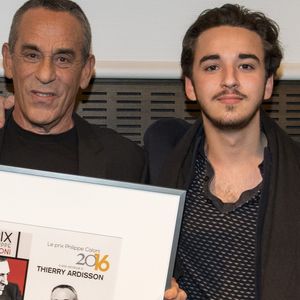 Un an après la disparition de Thierry Ardisson, son fils Gaston poursuit son chemin et multiplie les nouveaux projets.

Thierry Ardisson et son fils Gaston Ardisson lors de la cérémonie du Prix Philippe Caloni décerné à Thierry Ardisson à la SCAM (Société civile des auteurs multimedia) à Paris.

© Pierre Perusseau/Bestimage