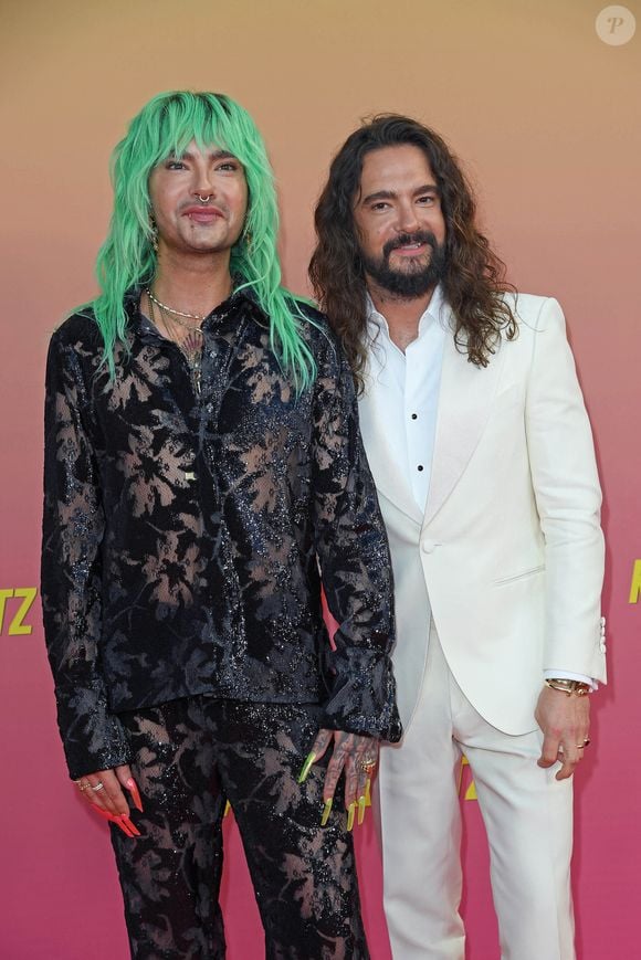 À 36 ans, le chanteur vit désormais dans une villa d'exception nichée sur les hauteurs de Los Angeles.

Bill Kaulitz, Tom Kaulitz - Photocall de "Kaulitz & Kaulitz" au Delphi Filmpalast à Berlin, le 12 juin 2025. 
API / BESTIMAGE