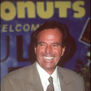 Julio Iglesias au Coconut Record Store de New York. AGENCE / BESTIMAGE