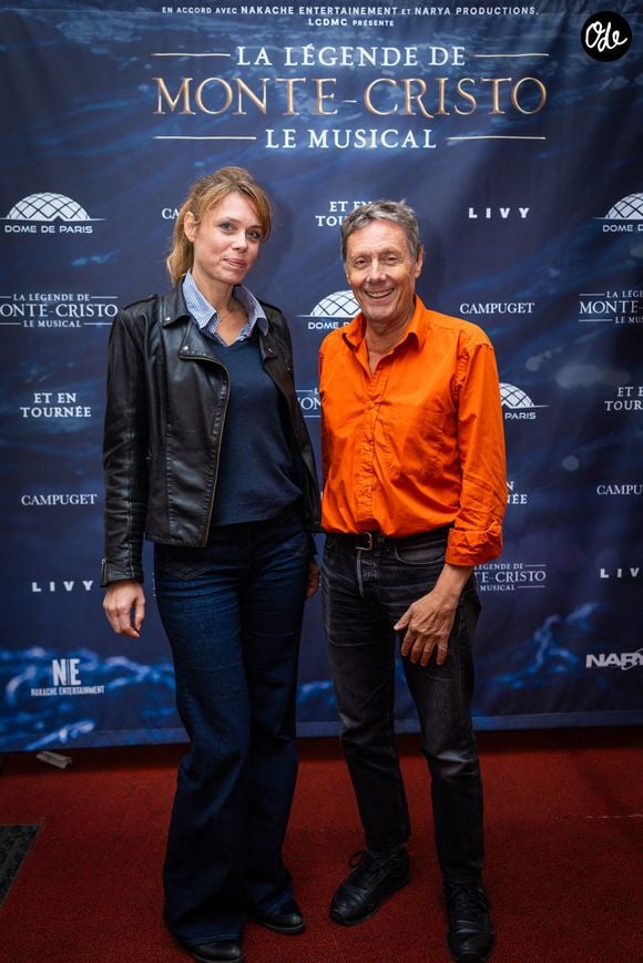 Antoine de Maximy et sa compagne Magali Benet au photocall du showcase de présentation de la comédie musicale La Légende du Comte de Monte Cristo à Salle Gaveau à Paris, France, le 25 septembre 2025. © Julien Sarkissian/Bestimage
