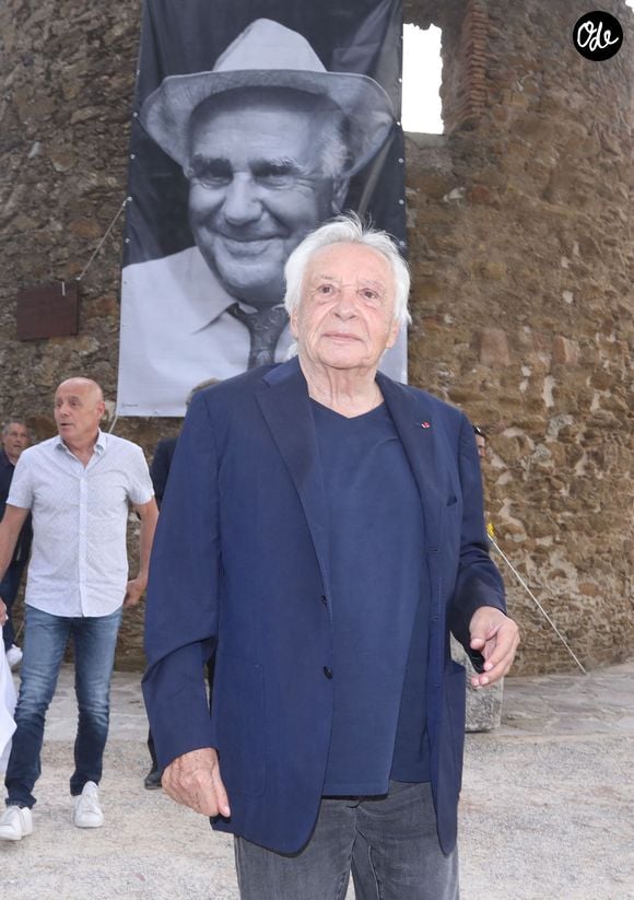 Michel Sardou rend hommage à son père en famille lors du premier trophée de pétanque "Fernand Sardou" à Bormes-les-Mimosas le 29 mai 2026.  © Franz Chavaroche/Bestimage