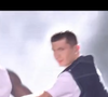 Le jeune Varois joue du piano, de la guitare et de la batterie, mais pratique aussi plusieurs styles de danse.

Capture Star Academy - TF1