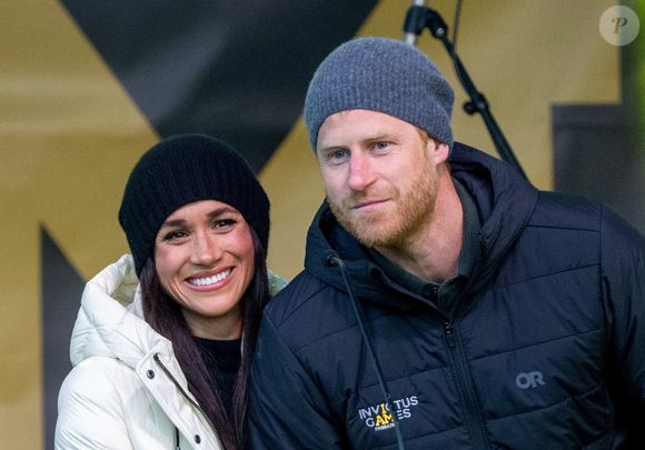 Le prince Harry, duc de Sussex, et Meghan, duchesse de Sussex, assistent à la cérémonie de bienvenue à Whistler lors de la deuxième journée des Jeux Invictus 2025 à Whistler.