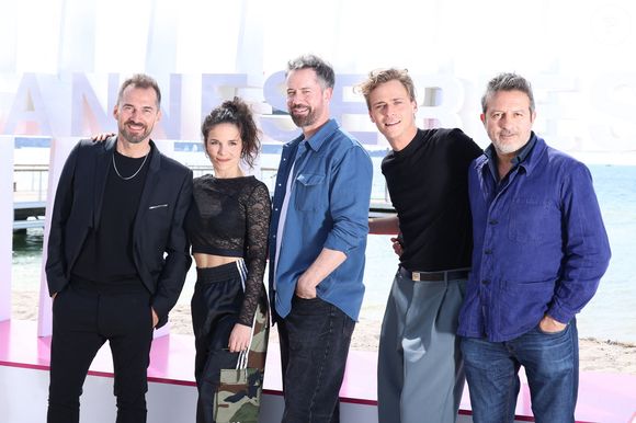 Hector Langevin, Raphaele Volkoff, Franck Monsigny, Emmanuel Moire et Farouk Bermouga - Photocall de "Demain nous appartient" lors du 7ème festival international Canneséries à Cannes, le 6 avril 2024. 
© Denis Guignebourg / Bestimage