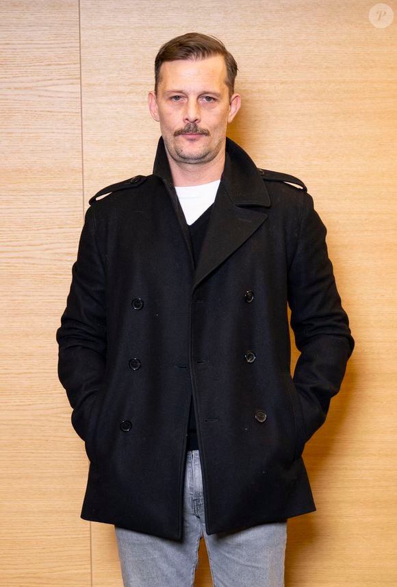 Avec plusieurs amis, il a même monté, à 16 ans, un groupe de métal, baptisé Cry Havoc.

Nicolas Duvauchelle - Avant-première du film "Brûle le sang" au Cinéma Pathé Wepler à Paris le 20 janvier 2025. © Pierre Perusseau/Bestimage